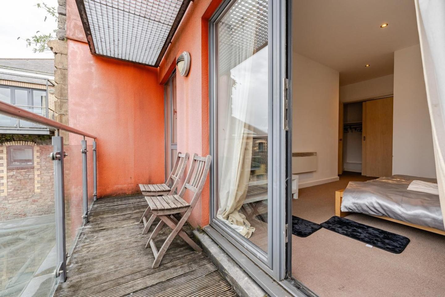Private Room In Cardiff City Center Екстериор снимка