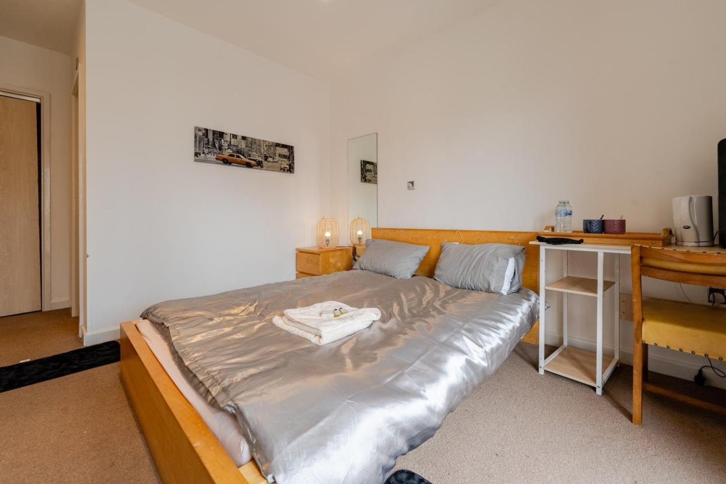 Private Room In Cardiff City Center Екстериор снимка