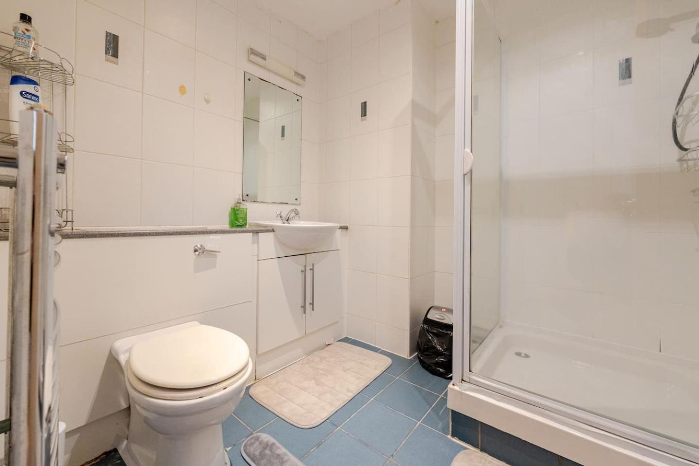 Private Room In Cardiff City Center Екстериор снимка