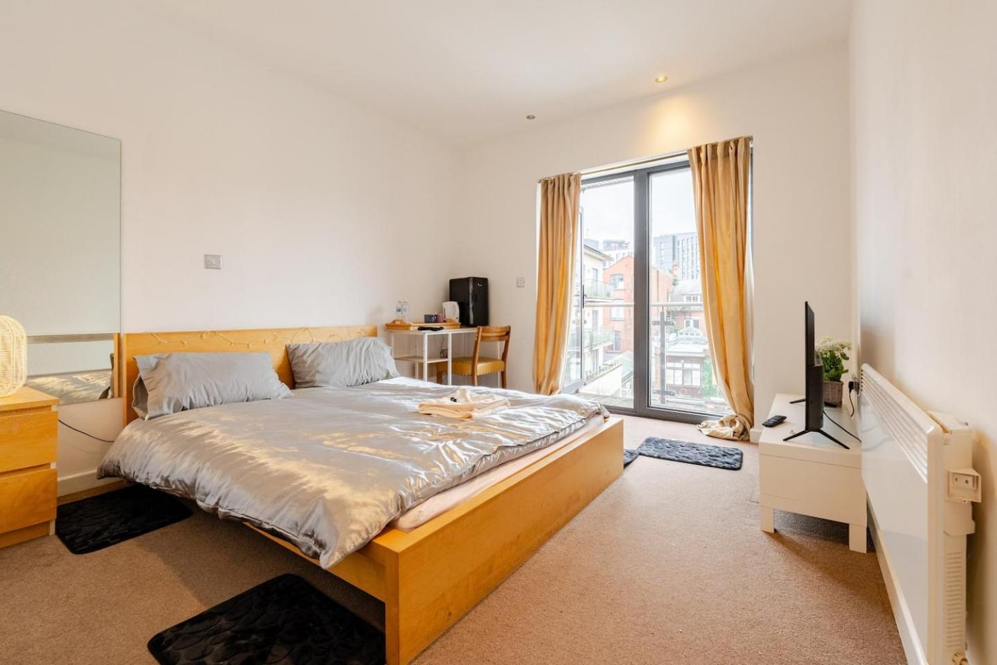 Private Room In Cardiff City Center Екстериор снимка